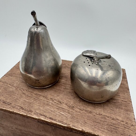 Web Pewter Vintage Apple Pear Fruit Salt & Pepper Shaker Set - Picture 5 of 7